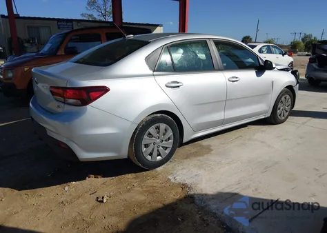 2020 Kia Rio S z USA, uszkodzony, nr VIN 3KPA24AD2LE275680